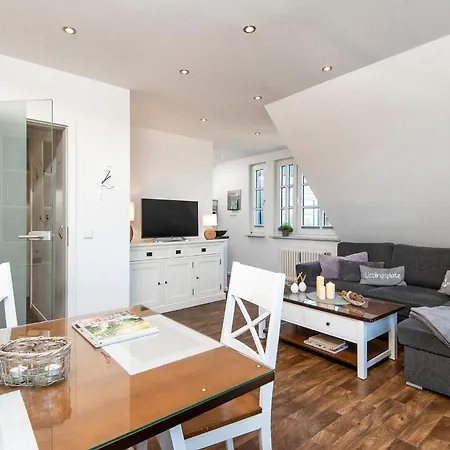 Lilly & Max Apartment